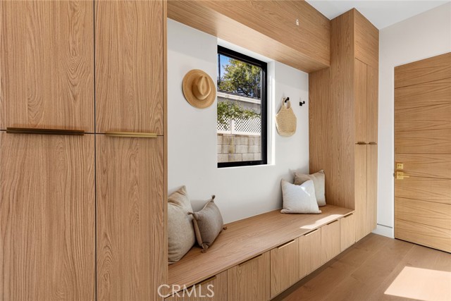 22640 Clarendon Street, Woodland Hills CA: https://media.crmls.org/medias/f8fd98c0-e4a9-4ba7-ae60-a7050cf9b1b1.jpg