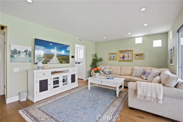 24211 Puerta De Luz, Mission Viejo CA: https://media.crmls.org/medias/f8fde42d-fbbf-4ead-ac0b-d07e6e0709fe.jpg