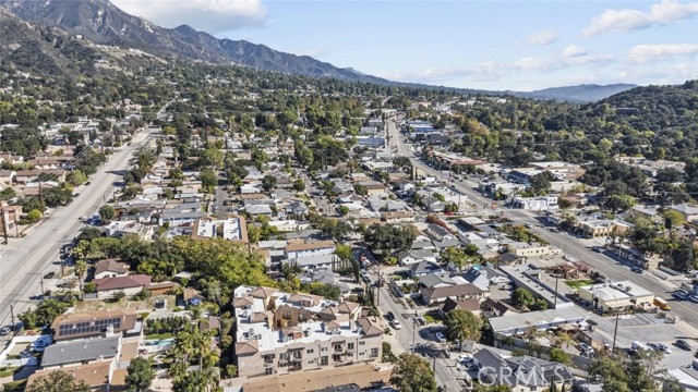 Detail Gallery Image 2 of 46 For 6939 Greeley St #101,  Tujunga,  CA 91042 - 3 Beds | 2 Baths