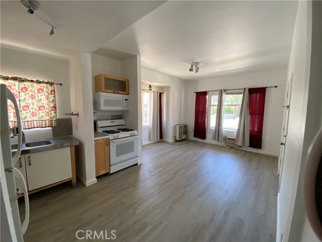 Detail Gallery Image 15 of 32 For 3755 Brockton Ave, Riverside,  CA 92501 - – Beds | – Baths