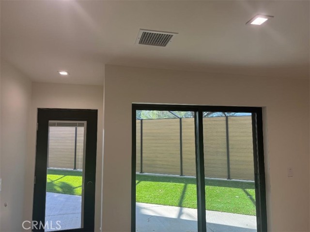 Detail Gallery Image 4 of 12 For 2844 Fairmount Ave, La Crescenta,  CA 91214 - 2 Beds | 2 Baths