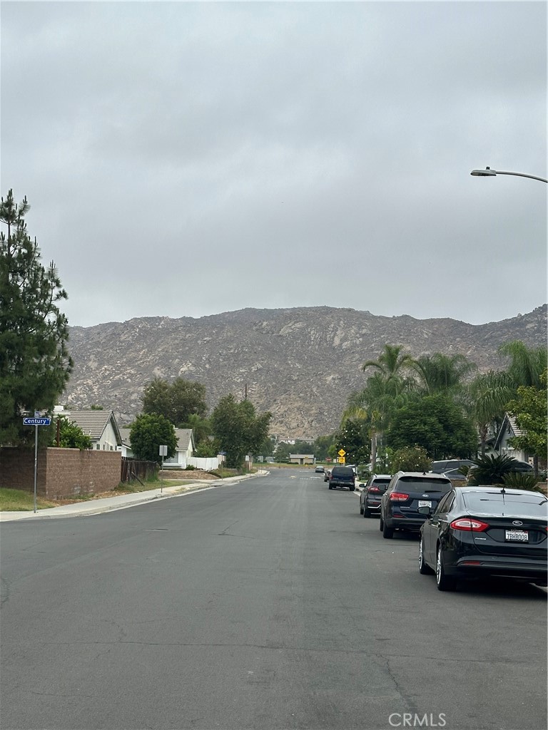 https://media.crmls.org/medias/f9010e16-d1bc-4f8b-9938-93868c858688.jpg?preset=X-Large