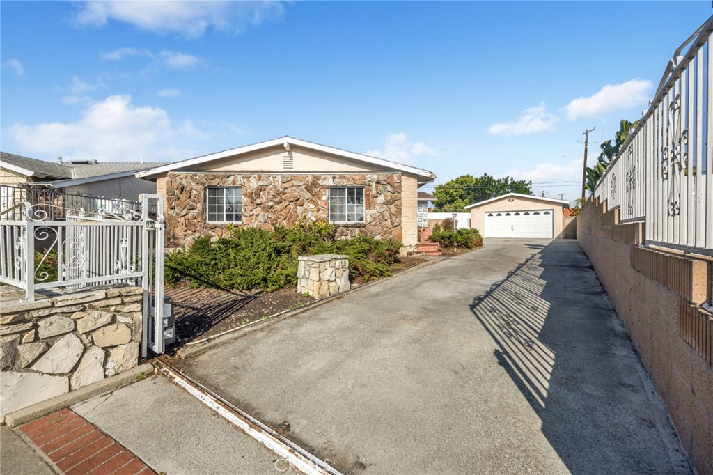 MLS #OC25275779 image #24