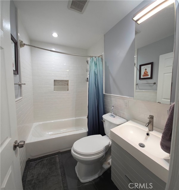 Detail Gallery Image 7 of 26 For 4870 W 130th St, Hawthorne,  CA 90250 - 3 Beds | 2 Baths