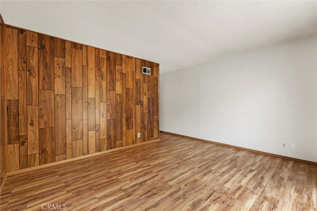 https://media.crmls.org/medias/f9027ac8-d691-4237-9c0f-1c9b9654eb3a.jpg?preset=X-Large