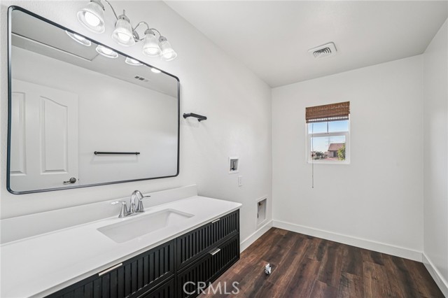 Detail Gallery Image 15 of 26 For 6658 Bright Gem Ct, Corona,  CA 92880 - 5 Beds | 3 Baths