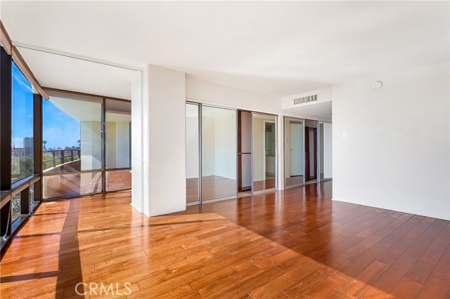 Detail Gallery Image 4 of 16 For 4335 Marina City #242,  Marina Del Rey,  CA 90292 - 2 Beds | 2 Baths