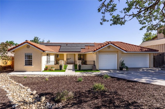 215 Meadowlark Road, Paso Robles CA: https://media.crmls.org/medias/f9035df3-55e4-4ac2-ab74-5c9fab8e766e.jpg