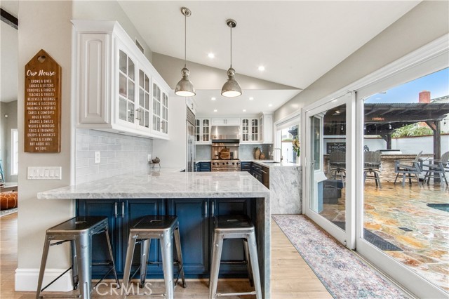 Detail Gallery Image 8 of 61 For 5522 Mossvale Cir, Huntington Beach,  CA 92649 - 4 Beds | 3 Baths