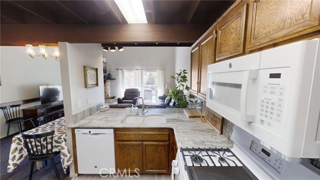 Detail Gallery Image 10 of 22 For 11303 Pinecrest Rd #3,  Twin Peaks,  CA 92391 - 2 Beds | 2 Baths