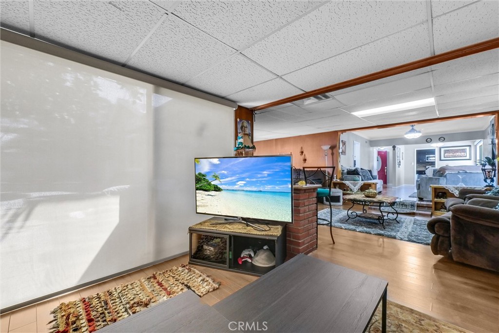 https://media.crmls.org/medias/f906ee4d-4df3-466d-a3a0-8b37f6d0ff75.jpg?preset=X-Large