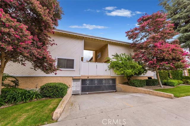 537 West Stocker Street, 9 photo 1