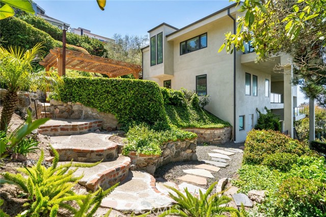 Detail Gallery Image 12 of 22 For 790 Hermosa Way, Laguna Beach,  CA 92651 - 3 Beds | 2/1 Baths