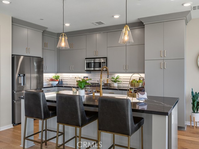 Detail Gallery Image 17 of 40 For 28905 Saddle Cir, Castaic,  CA 91384 - 3 Beds | 2/1 Baths