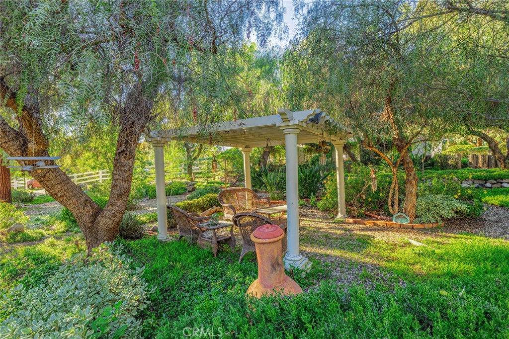https://media.crmls.org/medias/f907f299-1b65-4cff-ae2d-2474c00ce3f9.jpg?preset=X-Large