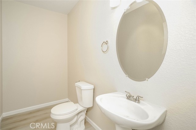 Detail Gallery Image 13 of 16 For 38725 Ambiente Ct, Palmdale,  CA 93552 - 4 Beds | 2/1 Baths