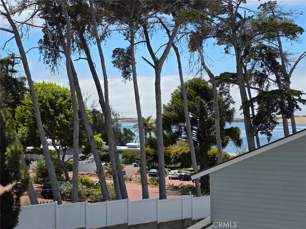 https://media.crmls.org/medias/f908226d-ff4d-4db8-b8c2-6200f4adb518.jpg?preset=X-Large