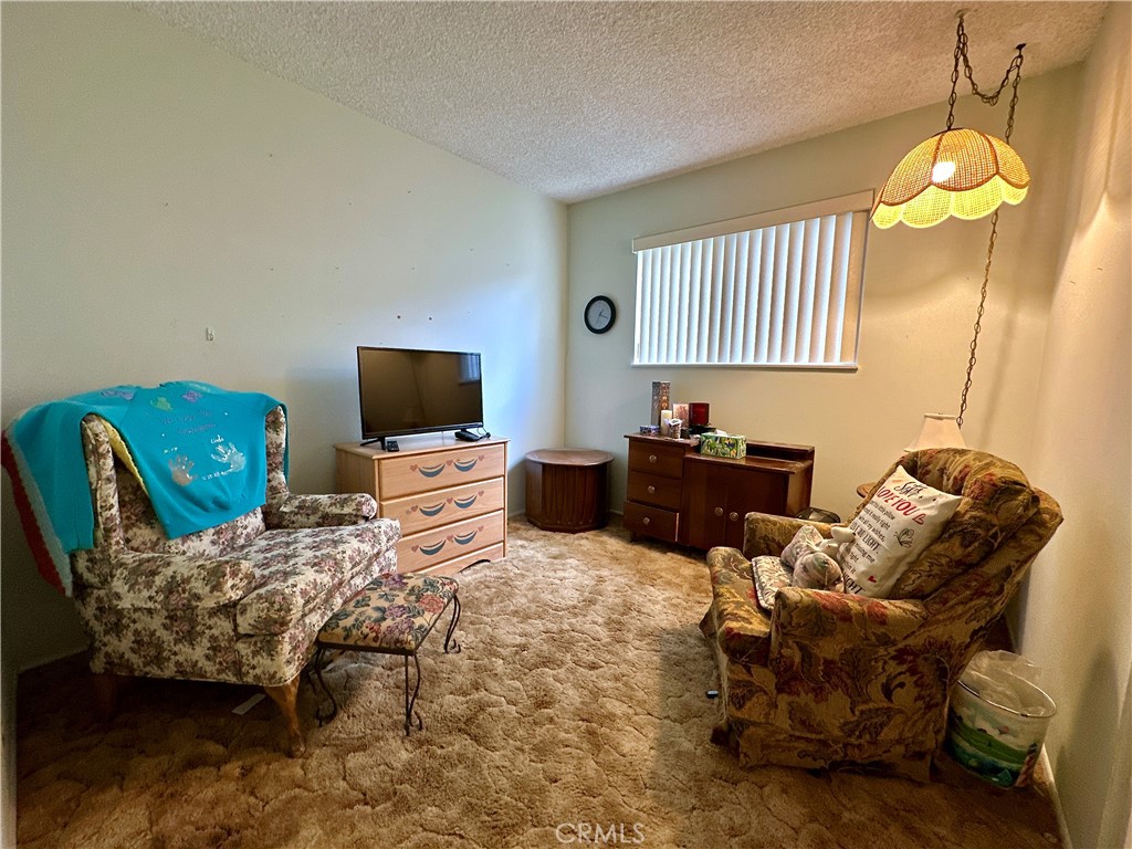 https://media.crmls.org/medias/f9089277-8cad-454f-8fe0-0590e45bdb8a.jpg?preset=X-Large