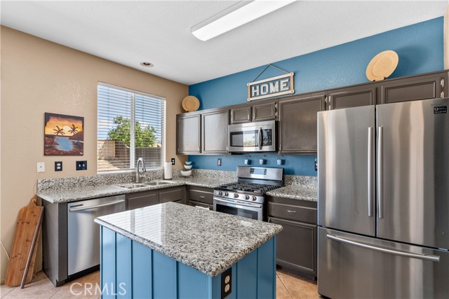 Detail Gallery Image 7 of 23 For 24886 Gatewood St, Moreno Valley,  CA 92551 - 5 Beds | 2/1 Baths