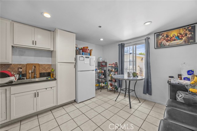 Detail Gallery Image 23 of 39 For 1709 S Townsend St, Santa Ana,  CA 92704 - 4 Beds | 2/1 Baths