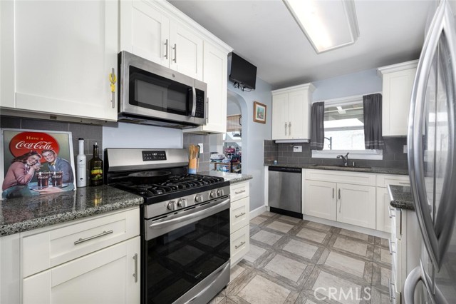 Detail Gallery Image 14 of 37 For 25640 President Ave, Harbor City,  CA 90710 - 3 Beds | 2 Baths