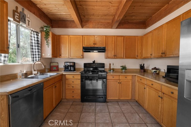 Detail Gallery Image 11 of 28 For 871 Spruce Ln, Big Bear City,  CA 92314 - 2 Beds | 2 Baths