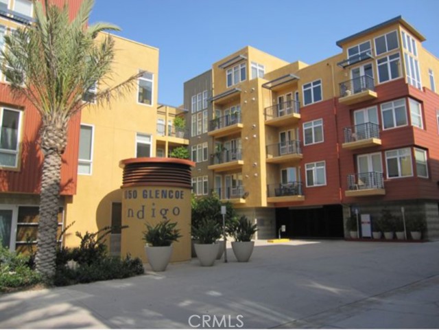 4050 Glencoe Avenue, Marina del Rey CA: https://media.crmls.org/medias/f90ac3d7-a129-44d9-bc60-122e215a942c.jpg