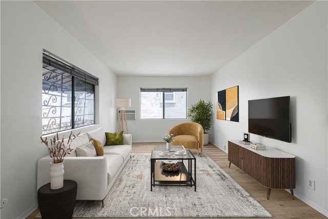Detail Gallery Image 2 of 23 For 118 S Manhattan Pl #6,  Los Angeles,  CA 90004 - 1 Beds | 1 Baths