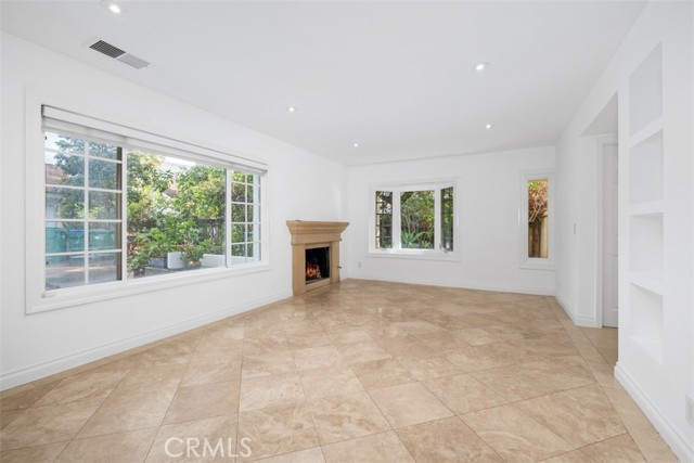 Detail Gallery Image 5 of 11 For 76 W Yale Loop, Irvine,  CA 92604 - 4 Beds | 2/1 Baths