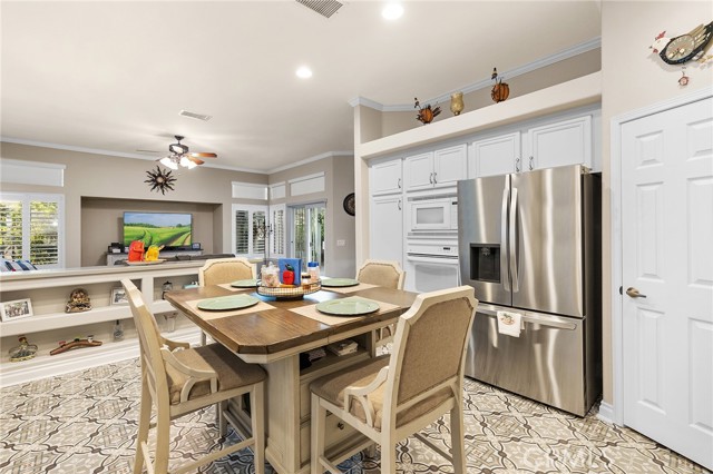 2157 Pecan Tree Street, Hemet CA: https://media.crmls.org/medias/f90cb9c8-2f32-496a-a141-9a1db68eb4ab.jpg