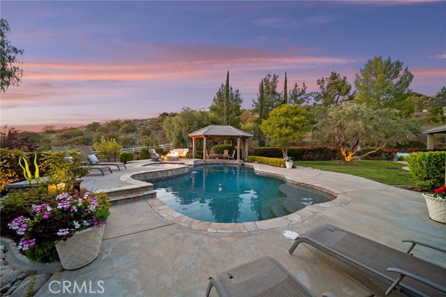 38565 Celine Cove, Murrieta CA: https://media.crmls.org/medias/f90d3323-ff0e-473c-b5ea-e960553a9ff8.jpg