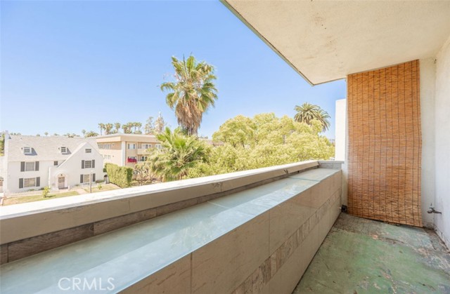 Detail Gallery Image 13 of 30 For 750 S Windsor Bld #7,  Los Angeles,  CA 90005 - 2 Beds | 2 Baths
