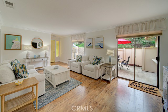 Detail Gallery Image 4 of 55 For 3130 via Serena #B,  Laguna Woods,  CA 92637 - 2 Beds | 2 Baths