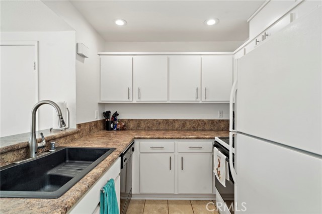 25761 Le Parc, Lake Forest CA: https://media.crmls.org/medias/f90ef197-ebf5-466d-920c-bf93563c0288.jpg