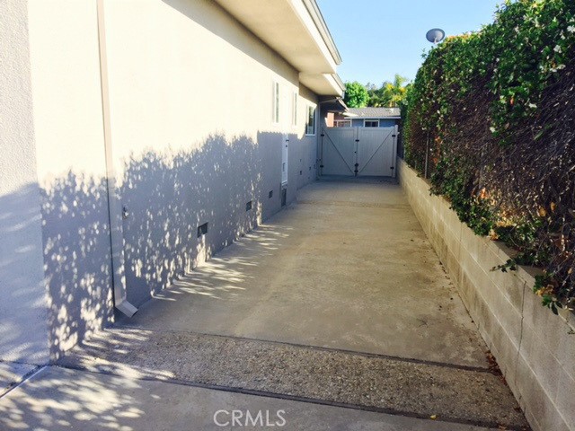 14687 Deervale Place, Sherman Oaks CA: https://media.crmls.org/medias/f910a6cd-8ca4-4baa-a576-c6ce2c61803e.jpg
