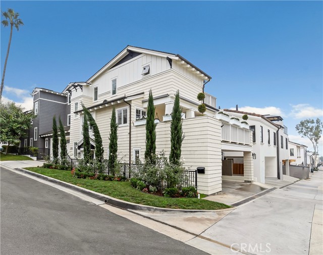 Detail Gallery Image 1 of 28 For 3731 4th Ave, Corona Del Mar,  CA 92625 - 3 Beds | 2/1 Baths