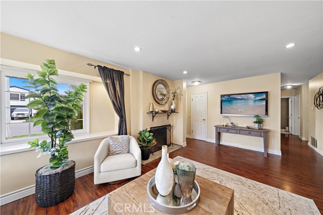 17327 Santa Lucia Street, Fountain Valley CA: https://media.crmls.org/medias/f911e553-dc68-4597-be9f-b45d47fae260.jpg