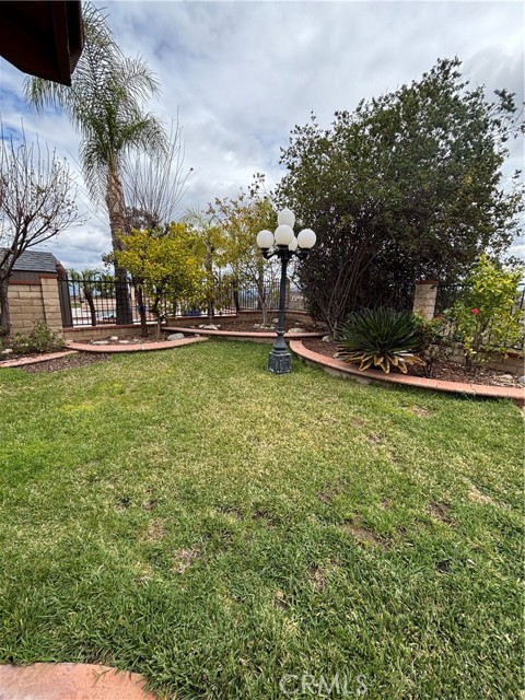 17092 Whispering Brook Way, Riverside CA: https://media.crmls.org/medias/f9121547-89f8-4543-89eb-0d39cf8960ff.jpg
