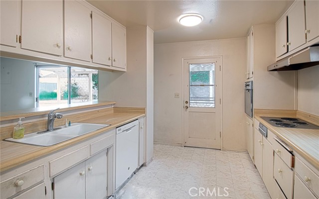 Detail Gallery Image 3 of 15 For 2925 Jacaranda Ave, Costa Mesa,  CA 92626 - 3 Beds | 2 Baths