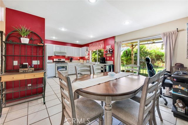 Detail Gallery Image 13 of 38 For 2825 W Newgrove St, Lancaster,  CA 93536 - 4 Beds | 3 Baths