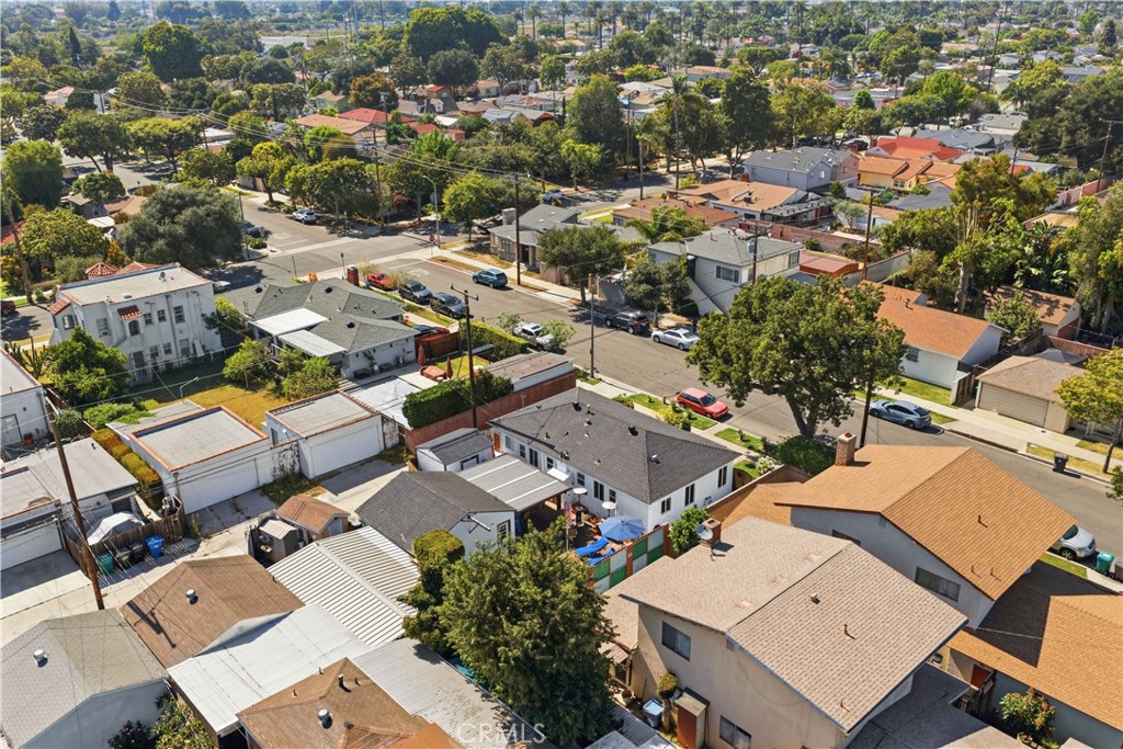 https://media.crmls.org/medias/f9163b85-b39d-4267-914d-722524a5e9ea.jpg?preset=X-Large