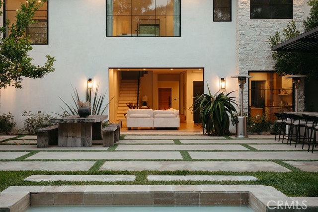 10 Seabluff, Newport Beach CA: https://media.crmls.org/medias/f9168531-2b79-4f4a-854b-68465cab66da.jpg