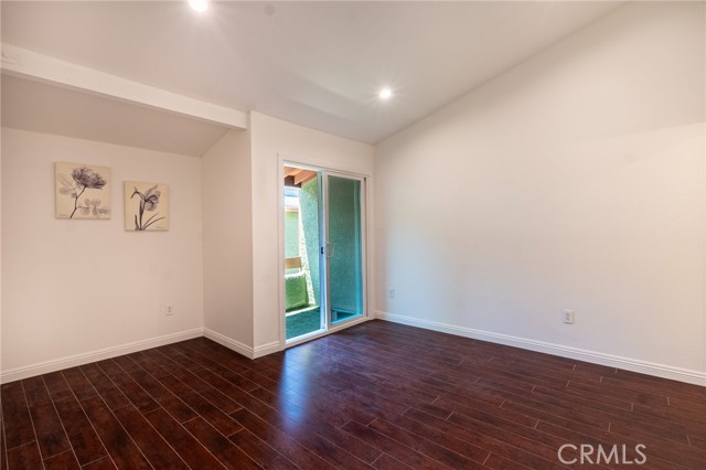 Detail Gallery Image 13 of 21 For 6155 Reseda Blvd #4,  Tarzana,  CA 91335 - 3 Beds | 2 Baths