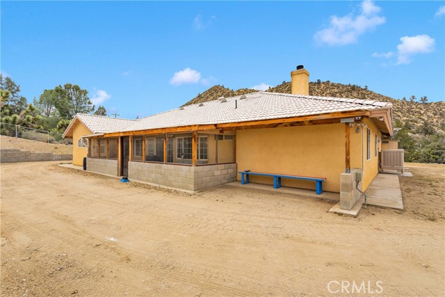 1679 Desert Front Road, Wrightwood CA: https://media.crmls.org/medias/f91771f3-7d65-4164-bf08-582a2d031408.jpg