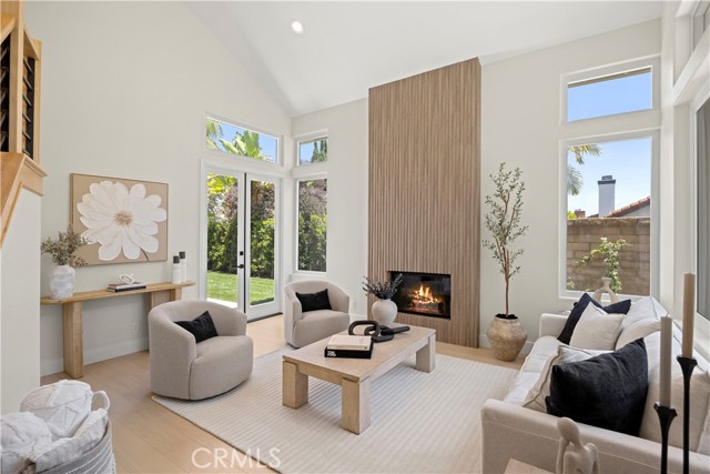24876 Avenida Avalon, Laguna Hills CA: https://media.crmls.org/medias/f9178389-ffa3-4542-81da-e3de754247d8.jpg