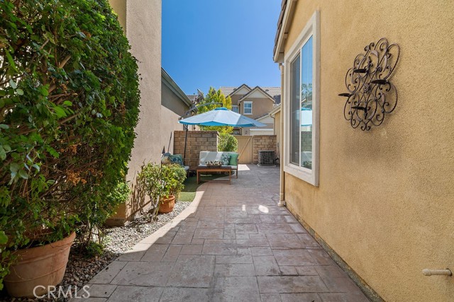 24136 Willowbrooke Court, Valencia CA: https://media.crmls.org/medias/f917d03b-8d2f-43e2-8df3-c21a8fb4de80.jpg