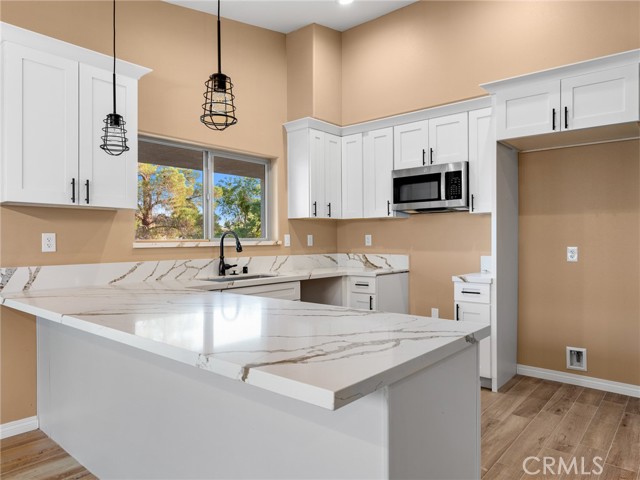13835 Burning Tree Drive, Victorville CA: https://media.crmls.org/medias/f9194fff-bf6e-4cb5-946b-851e0f81b09c.jpg