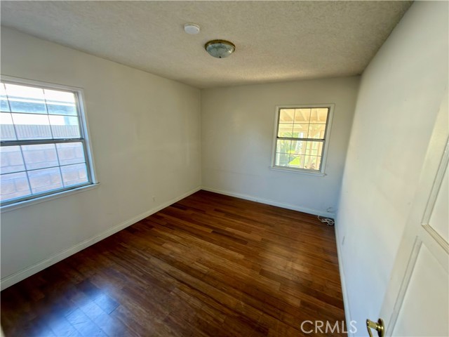 Image 6 of 15 For 5552 Vonnie