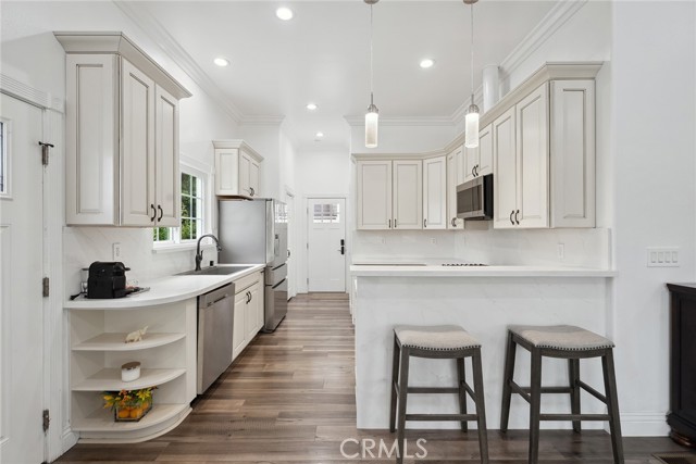 5254 Don Pio Drive, Woodland Hills CA: https://media.crmls.org/medias/f91a726b-3486-4f9f-bf42-966fd7f7bdc4.jpg