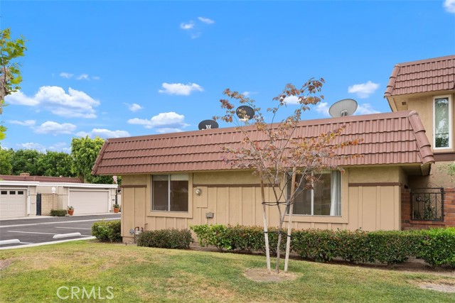 Detail Gallery Image 3 of 30 For 6814 Southampton Dr, Cypress,  CA 90630 - 3 Beds | 2 Baths